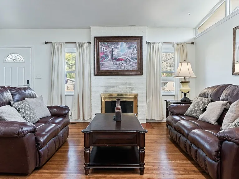 212 Stacy St — Photo 4
