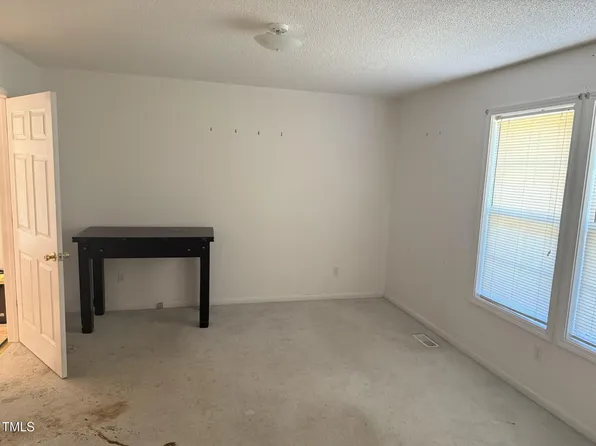 215 Stephenson Rd, Benson, NC 27504