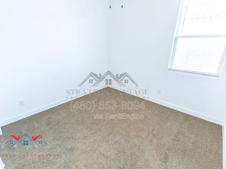 2304 E Kelly Dr — Photo 16