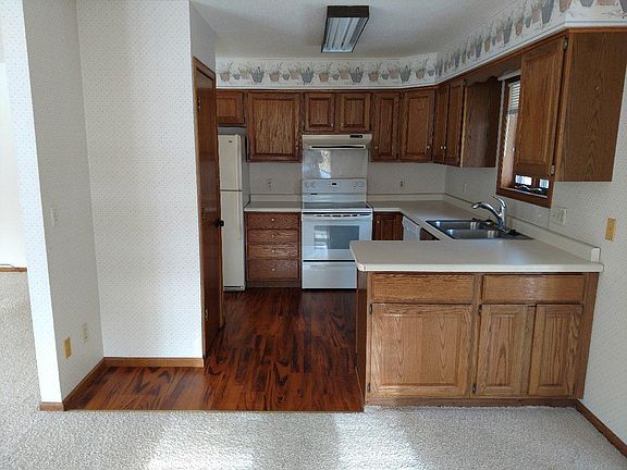 3rd image of 620 E Maryland St