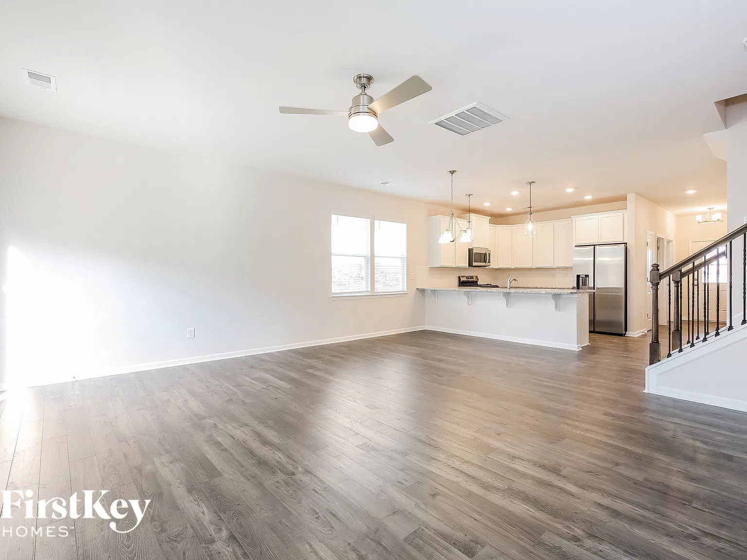 4 bed, 3.0 bath, 2025 sqft, $2,160 — Photo 4
