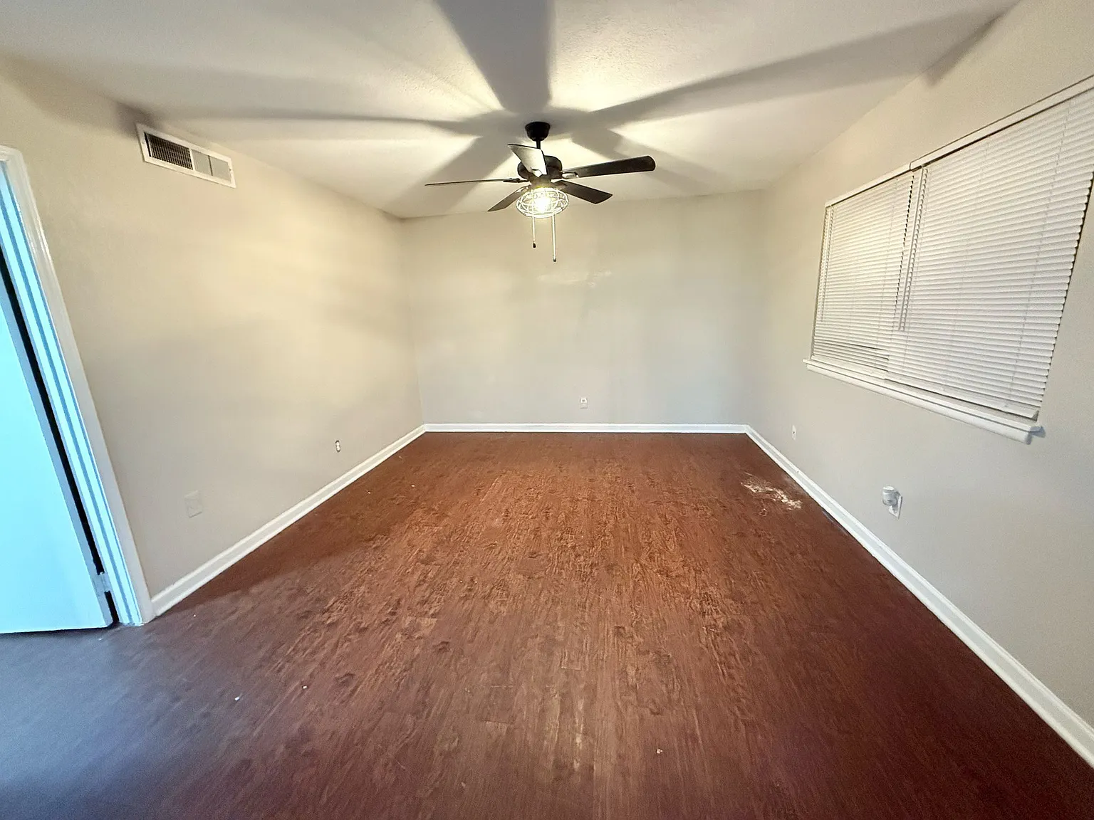 2 bed, 700 sqft, $1,350 — Photo 3