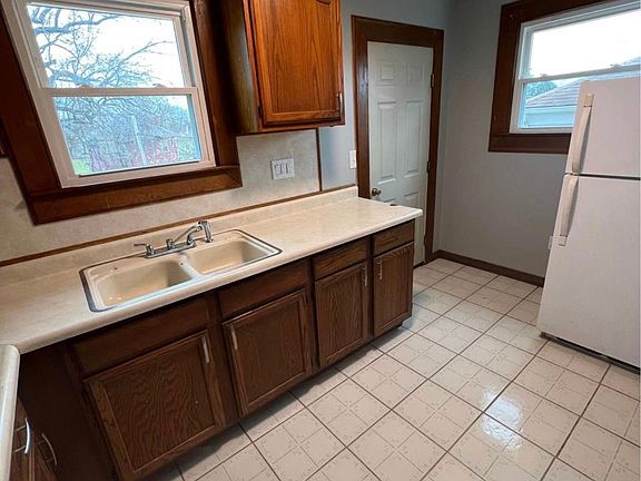 5th image of 1317 Newman Dr