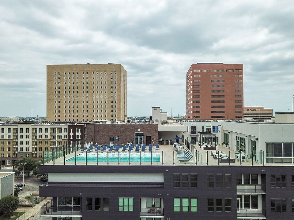 Eighteen25 Downtown apartments community photo