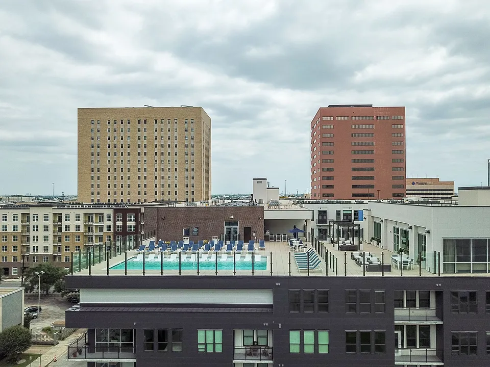 Eighteen25 Downtown apartments community photo