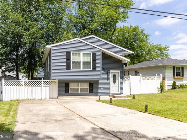 1088 Locust Dr, Pasadena, MD 21122