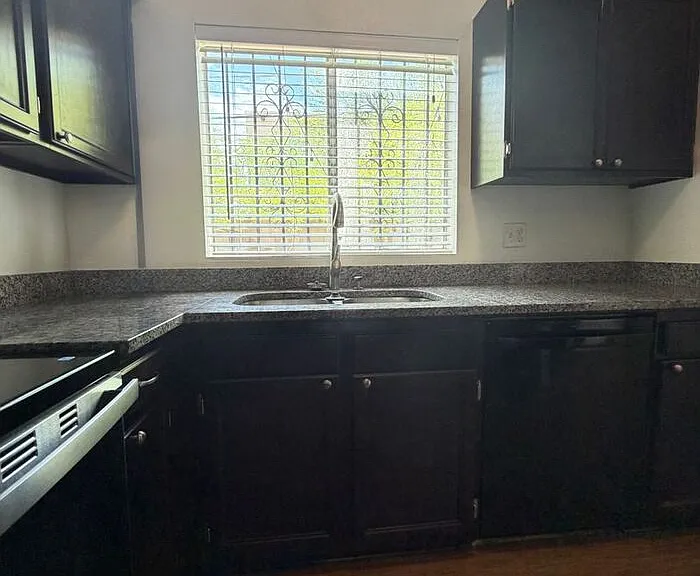 2825 N Adelaide Pl — Photo 8