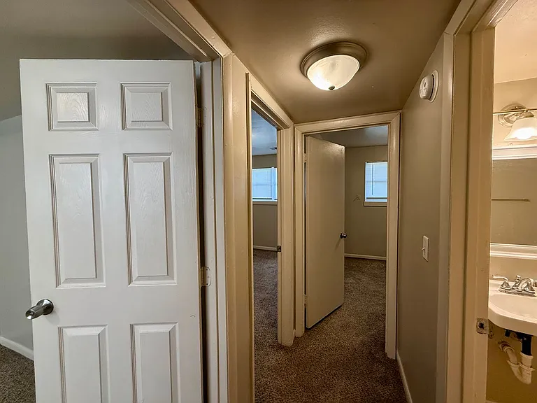 2424 W Savannah St — Photo 10