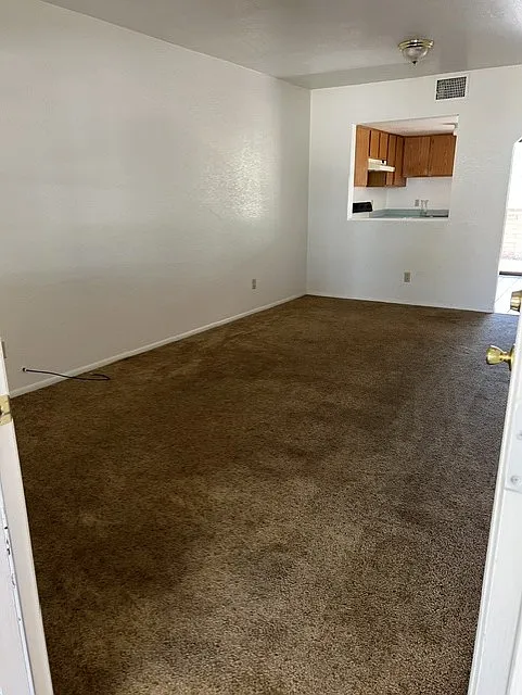 2 bed, 1.5 bath, $1,050 — Photo 4
