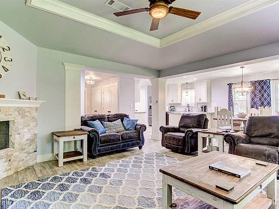 4th image of 12995 Basswood Ln