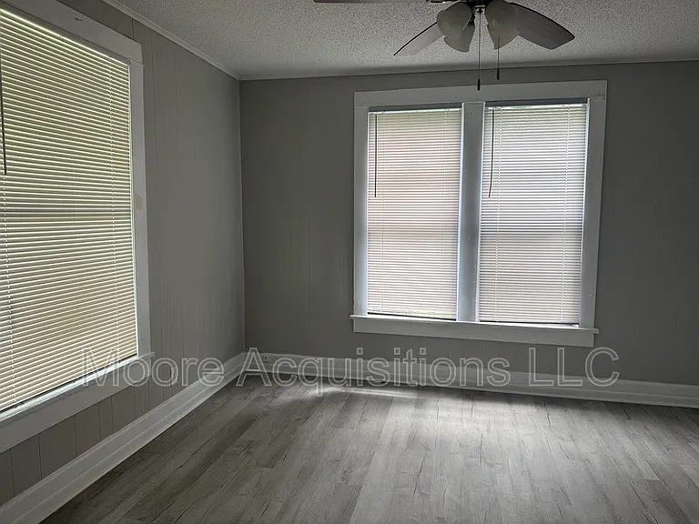 1108 W Center St — Photo 7