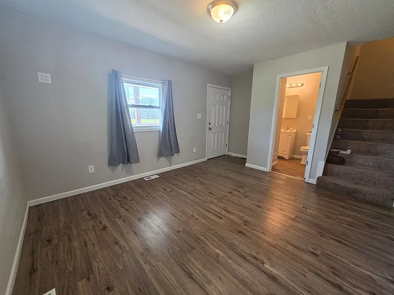 454 Kling St — Photo 5