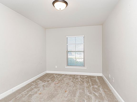5th image of 23130 Arcwood Dr