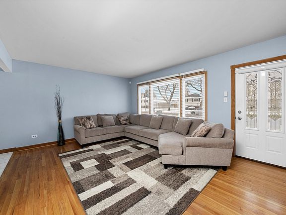 5th image of 16061 Wabash Ave