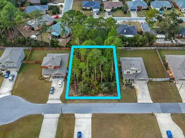 2555 Lovewood Dr, Navarre, FL 32566