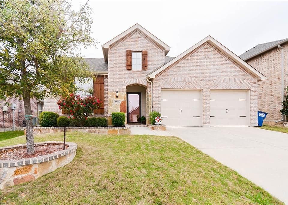 1st image of 1907 Faircrest Ln