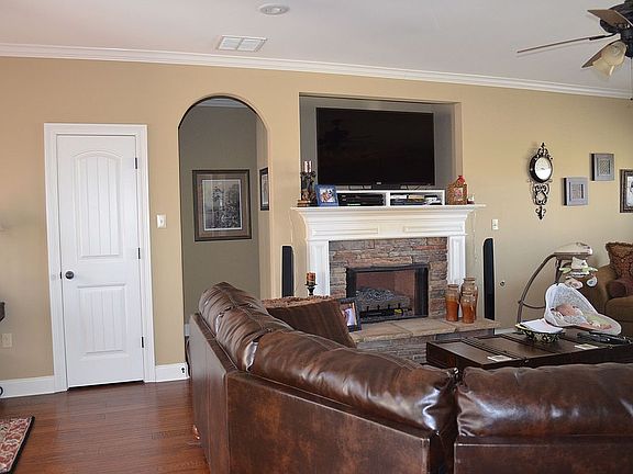 Hall to separate bedrooms