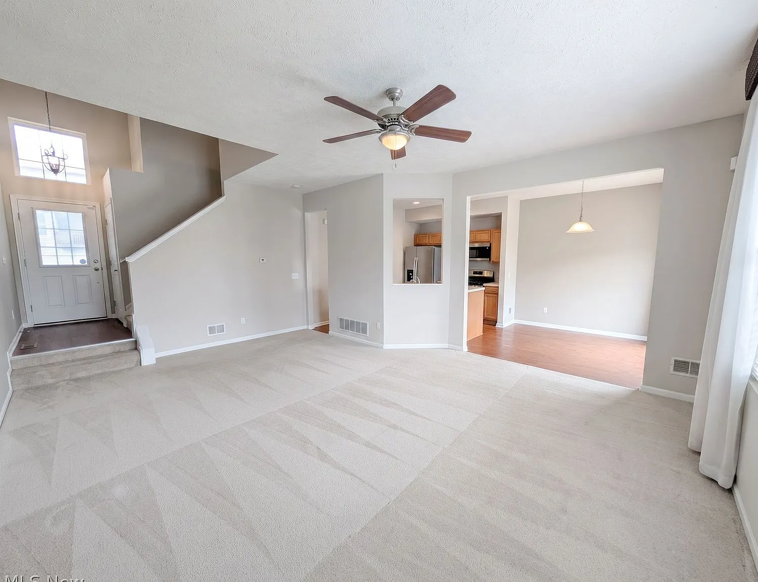 3 bed, 2.5 bath, 1592 sqft, $2,175 — Photo 2