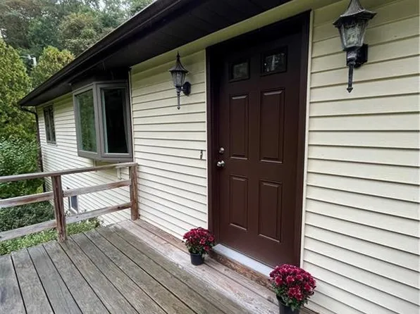 12 Beckwith Ln, Haddam, CT 06438