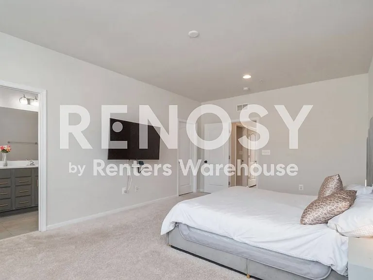 1041 Flester Ln — Photo 15