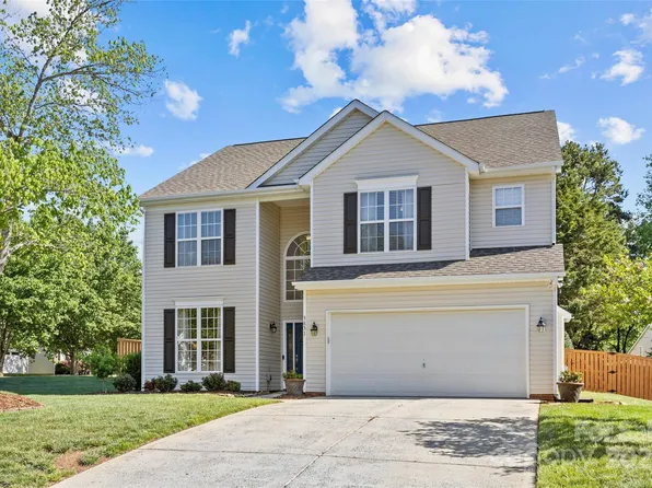 3831 Robeson Creek Dr, Charlotte, NC 28270
