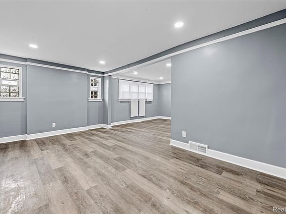 4th image of 5045 Balfour Rd