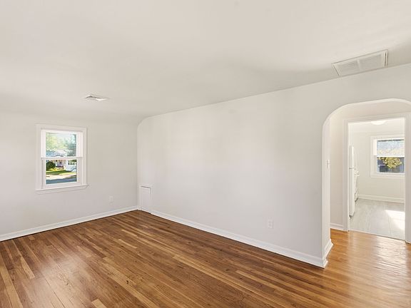 4th image of 207 Reading Ave APT 2B