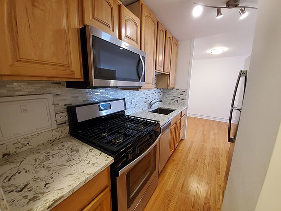 3rd image of 3950 N Lake Shore Dr APT 701