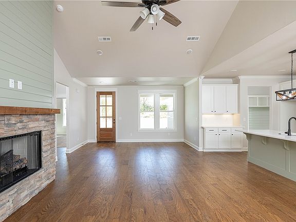 4th image of 10 Jellinger Cir