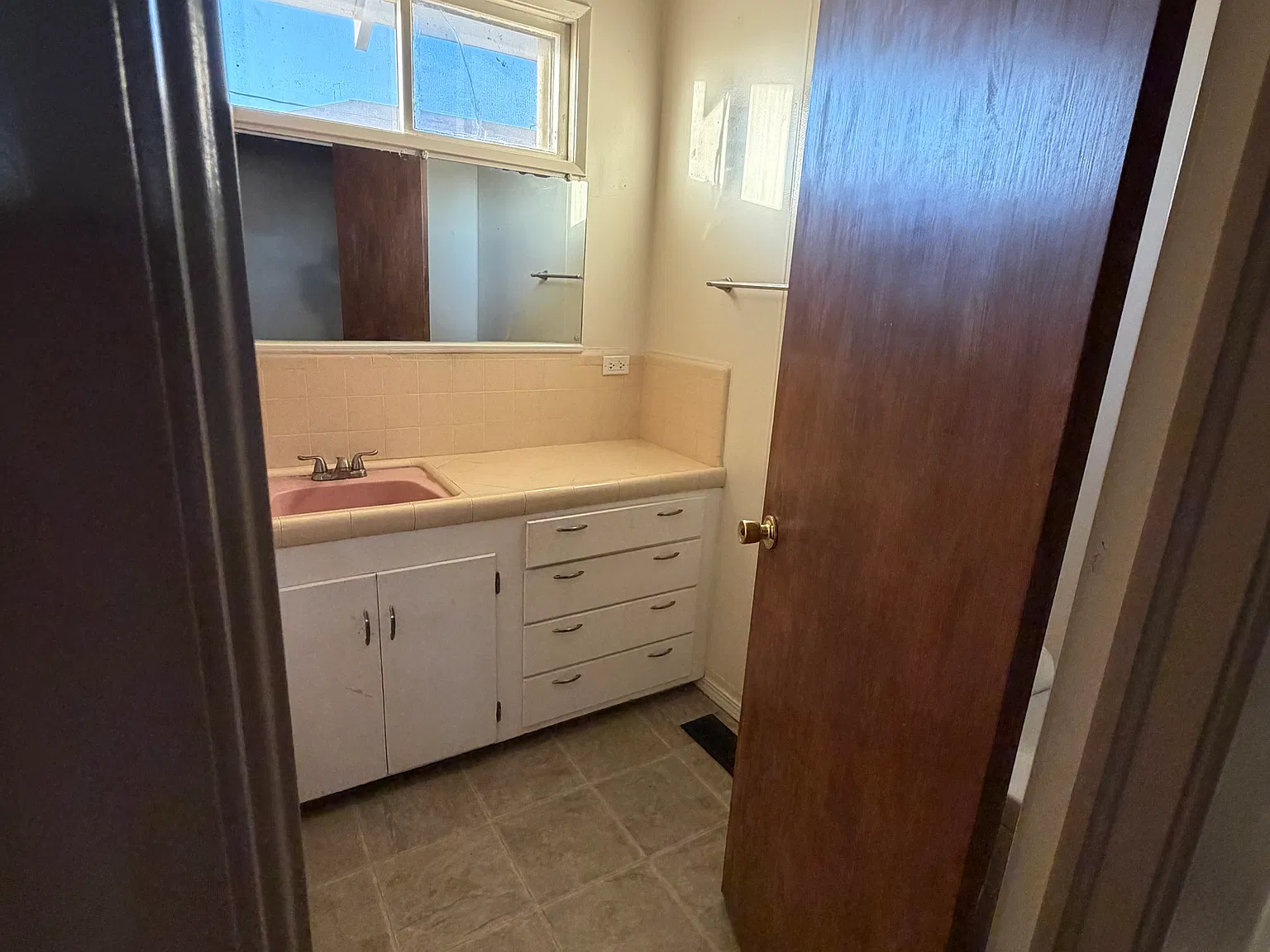 3 bed, 2.5 bath, 1400 sqft, $2,600 — Photo 3