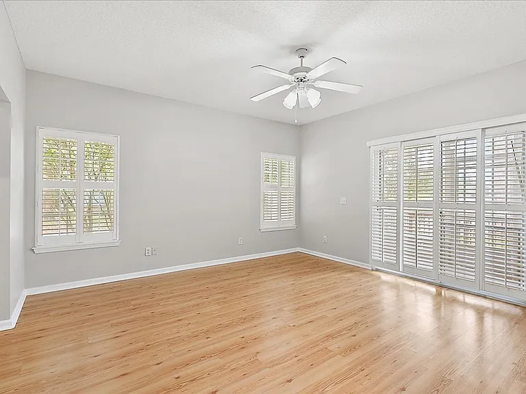 1065 Theodore Ave — Photo 10