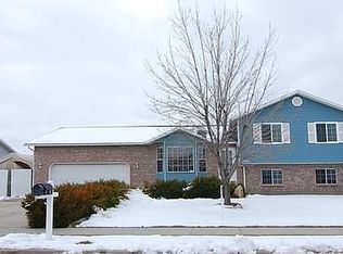 3886 W Foxglen Dr, Roy, UT 84067