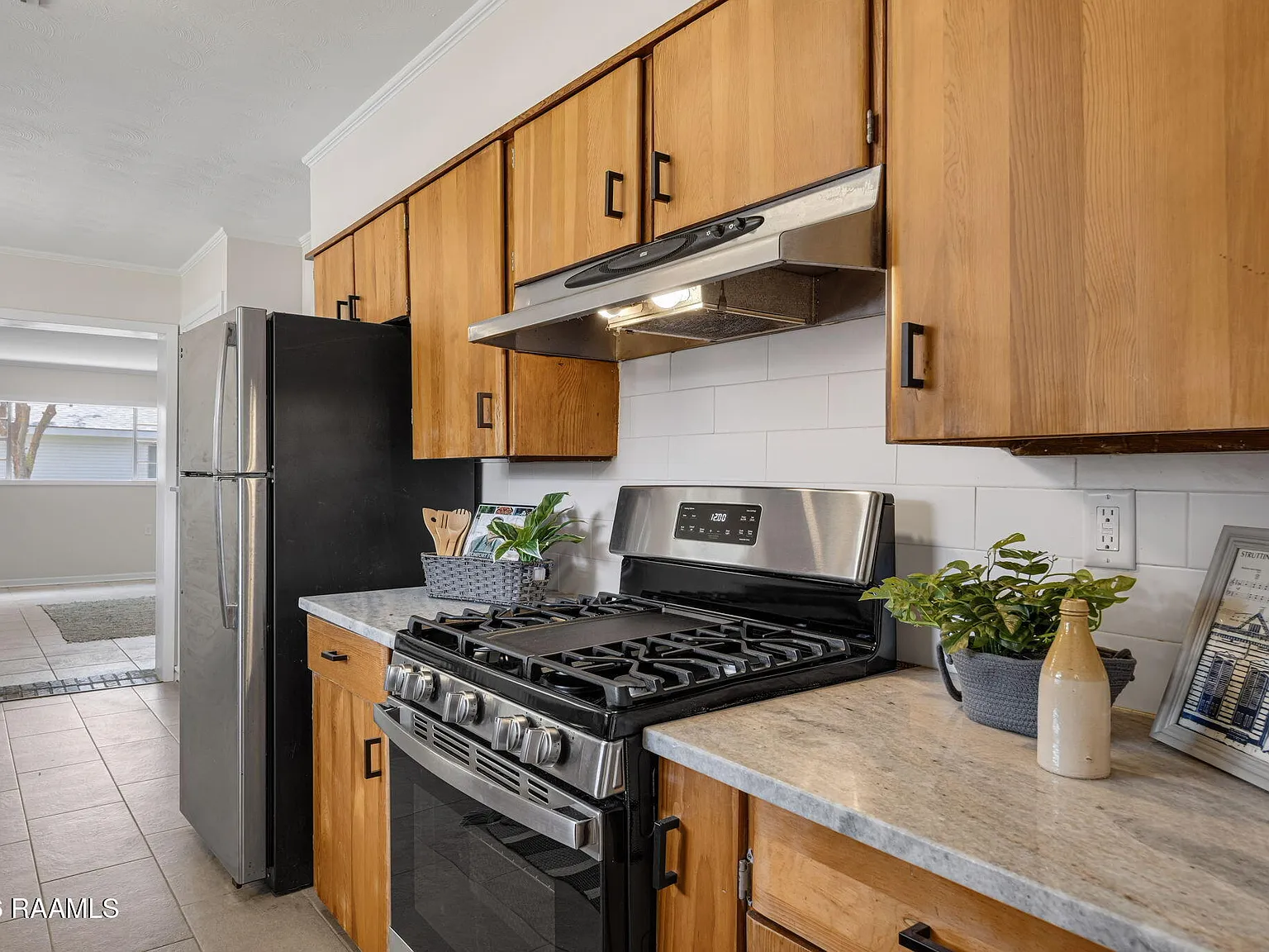3 bed, 2.5 bath, 1900 sqft, $2,200 — Photo 3