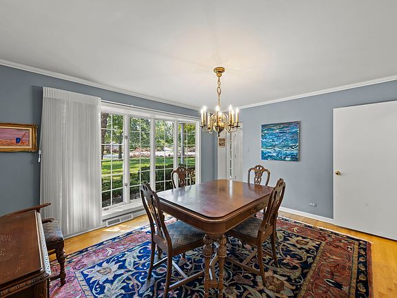 5th image of 3033 Scott Cres