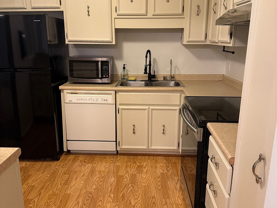 1st image of 402 Highwood Dr #402