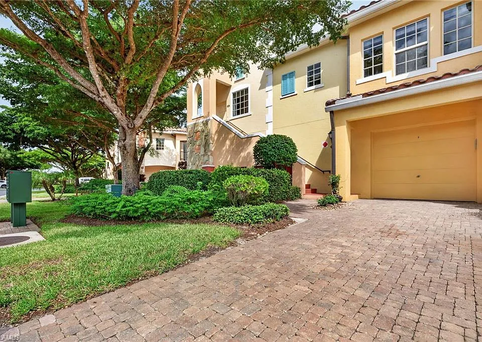 8701 Piazza Del Lago Cir #202