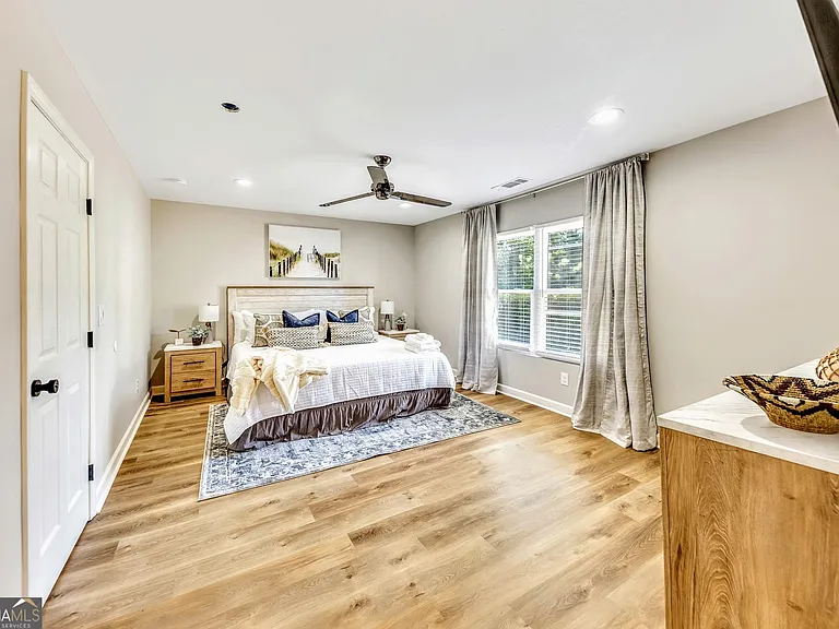 1018 Falling Valley Ct SE — Photo 23