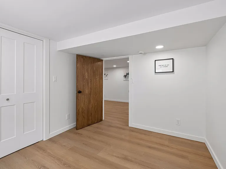 8440 Wentworth Ave S — Photo 25