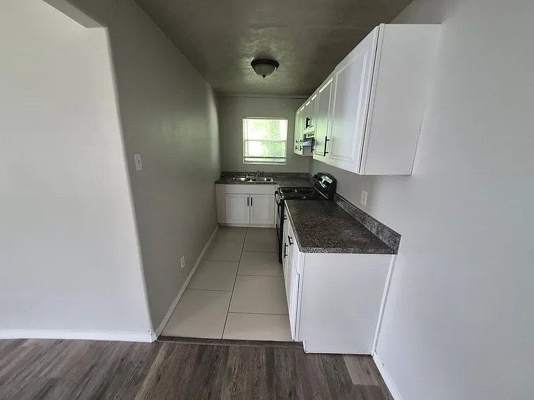 3723 W Martin St — Photo 8