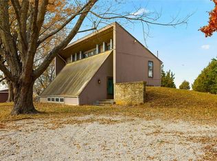 125 N 1150th Rd, Berryton, KS 66409