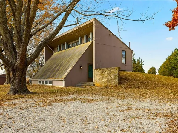 125 N 1150th Rd, Berryton, KS 66409