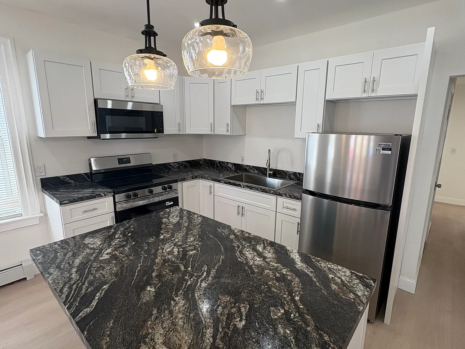 3 bed, 1.5 bath, 1200 sqft, $2,200 — Photo 1