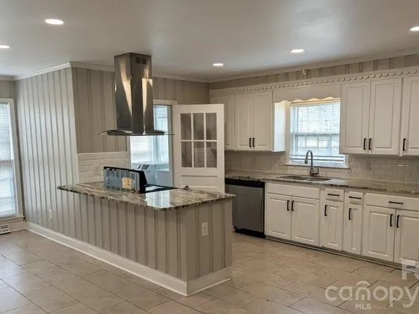 505 Williams St, Lake City, SC 29560