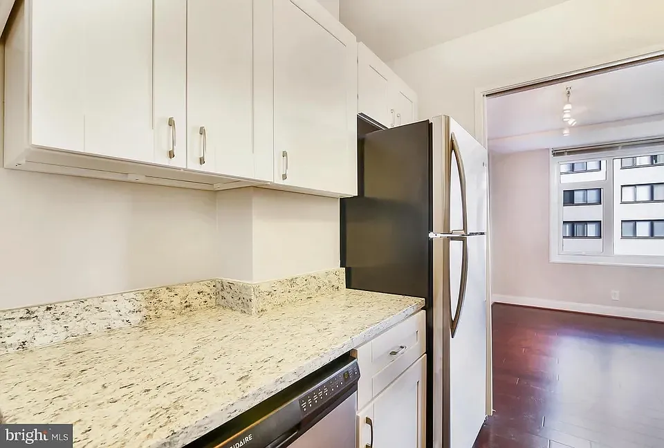 1 bed, 712 sqft, $2,825 — Photo 4