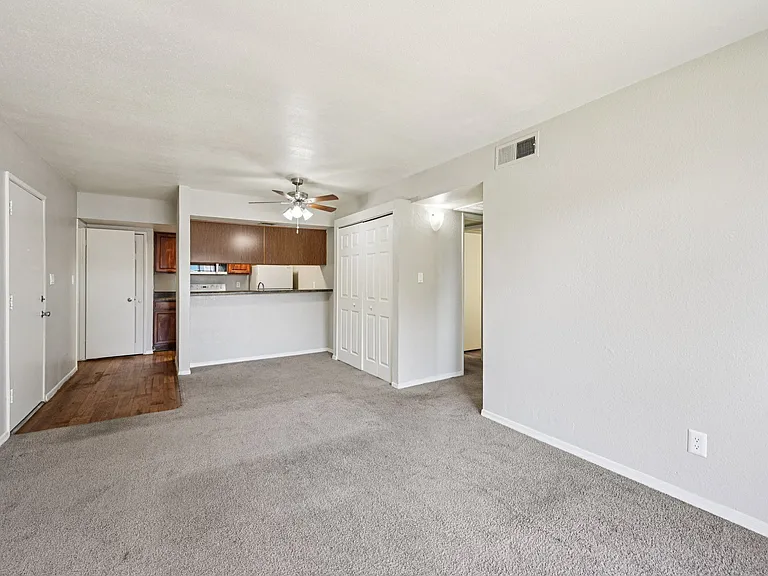 Sycamore Square Apartments — Photo 14