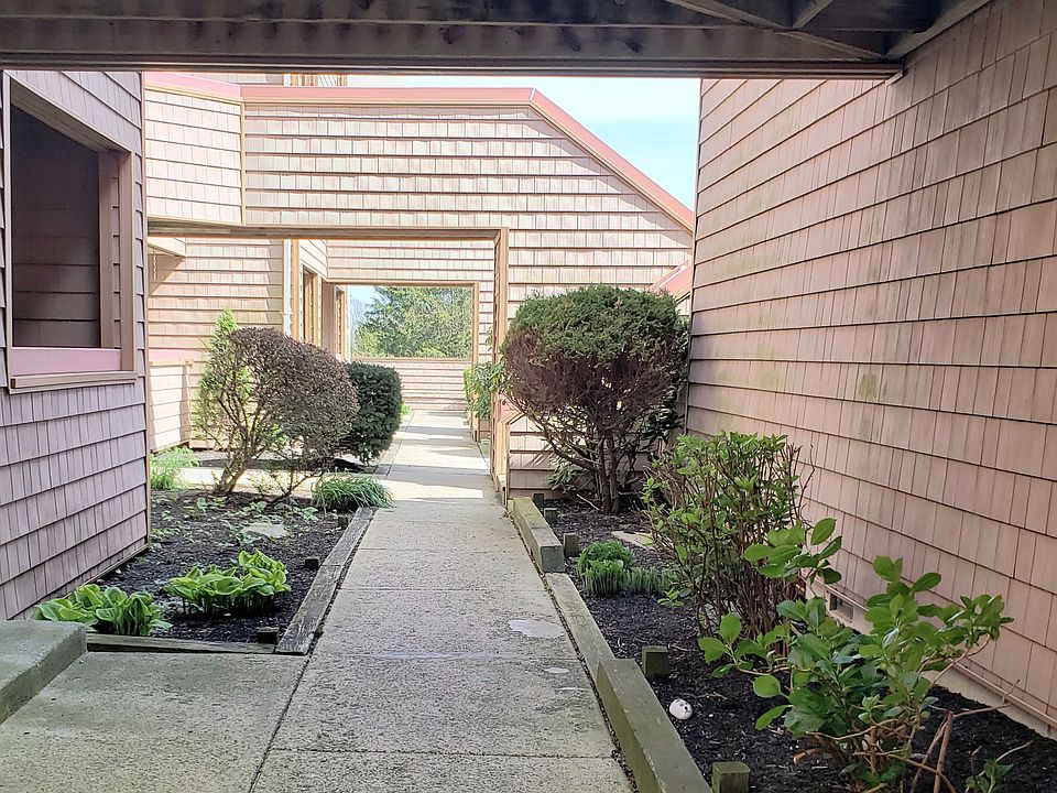 Walkway in complex