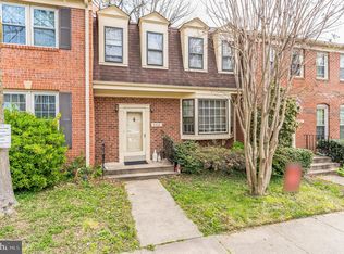 4926 Carriagepark Rd, Fairfax, VA 22032