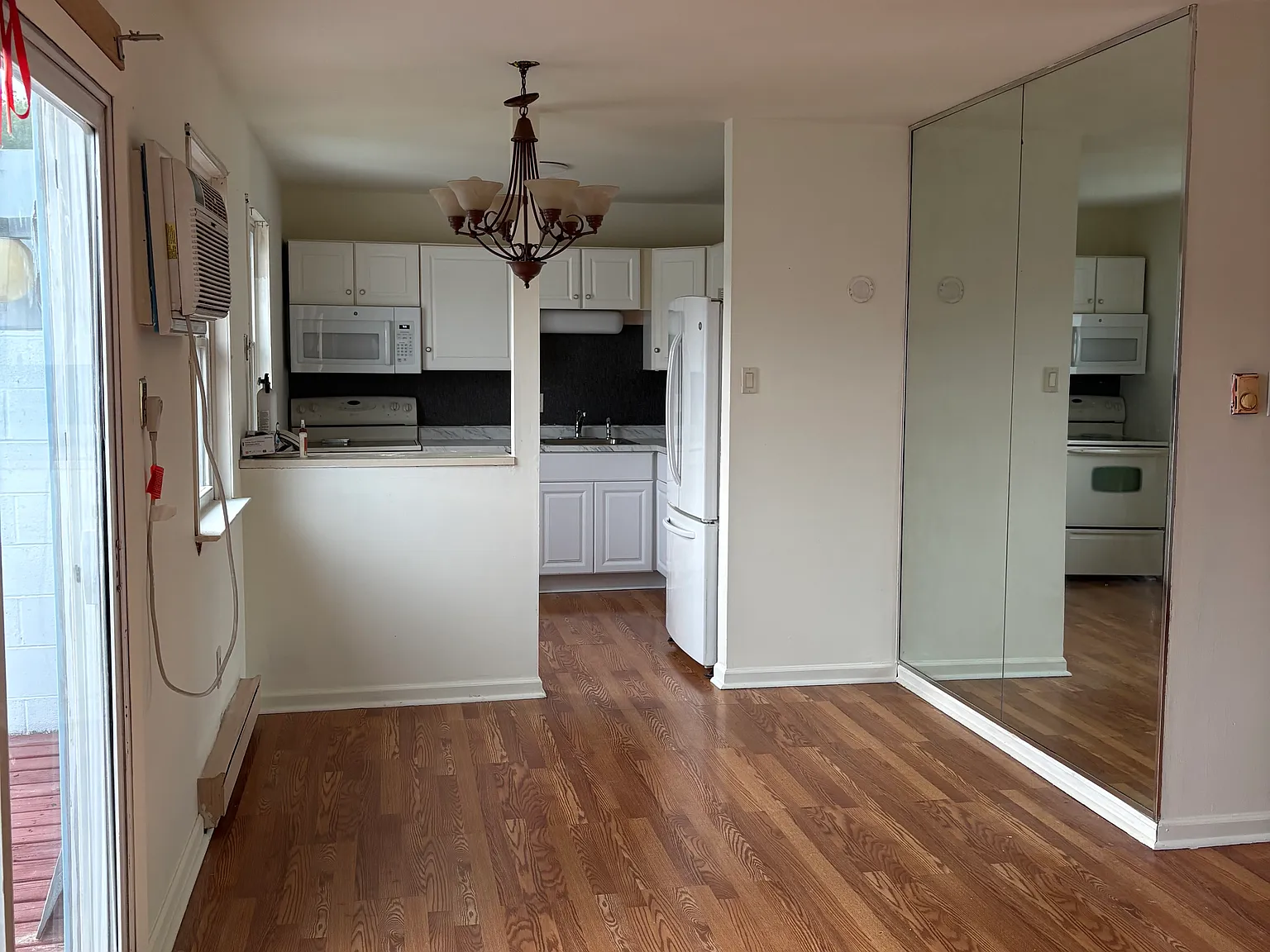 2 bed, 990 sqft, $1,900 — Photo 3