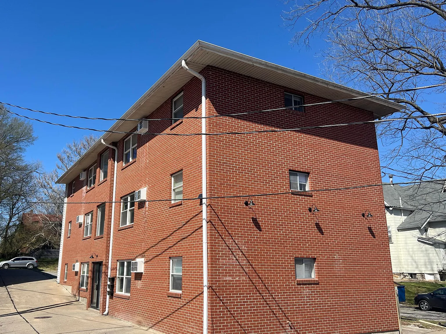 2 bed, 1.5 bath, 700 sqft, $995 — Photo 3