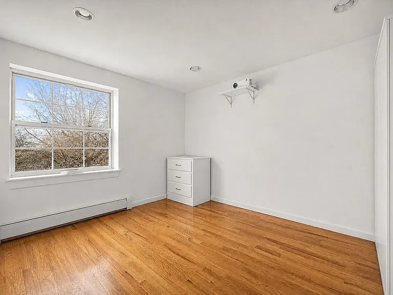 420 42nd St #3F — Photo 7